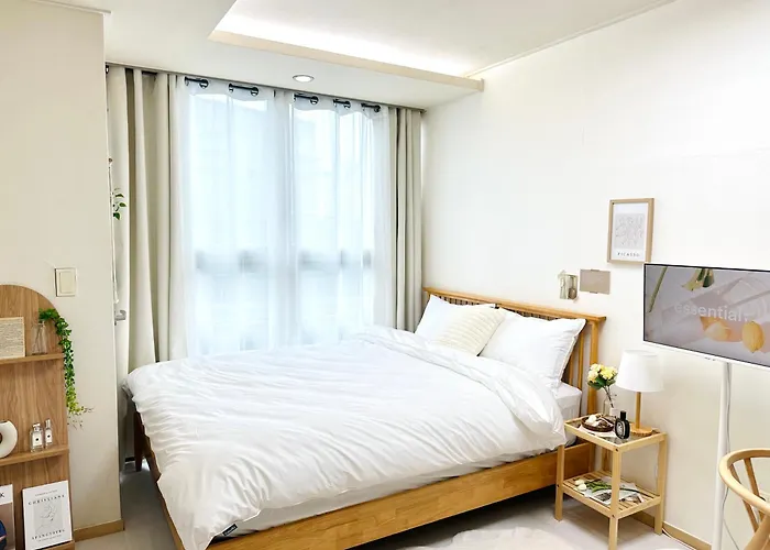 Modern House- Gongdeok Station 1min Walk Apartment *