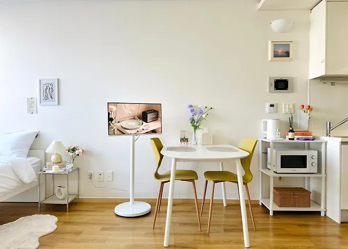 Modern House- Gongdeok Station 1min Walk * Seoul