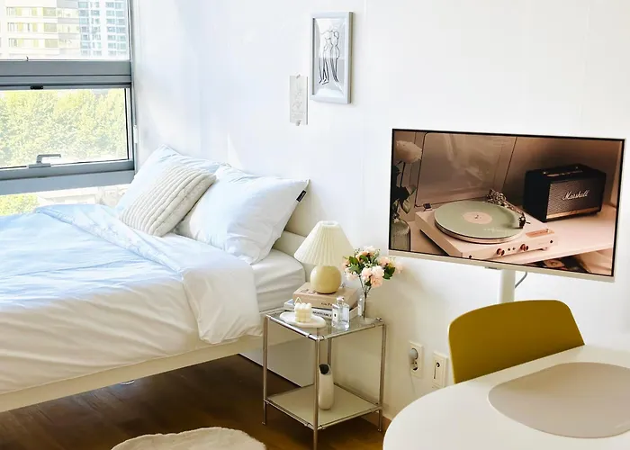 Modern House- Gongdeok Station 1min Walk Apartment Seoul